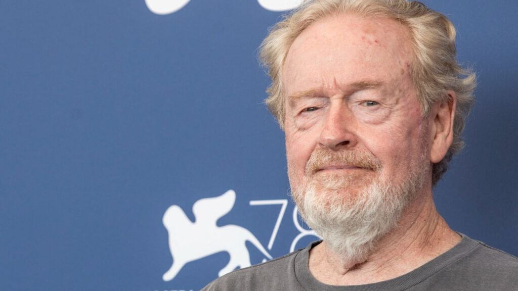 Ridley Scott, director legendario de Alien, Blade Runner y Gladiator, dice "Nos estamos ahogando en mediocridad" hoy, por lo que solo ve sus propias películas: "¡Son realmente buenos! Y también, no envejecen"