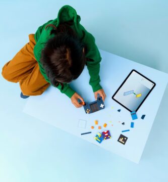 La nueva consola de juegos retro LEGO Set ofrece una oferta 3 por 1