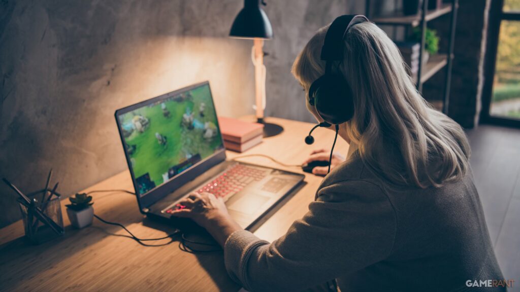 Mujer de 91 años ignora a la policía para jugar videojuegos