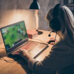 Mujer de 91 años ignora a la policía para jugar videojuegos