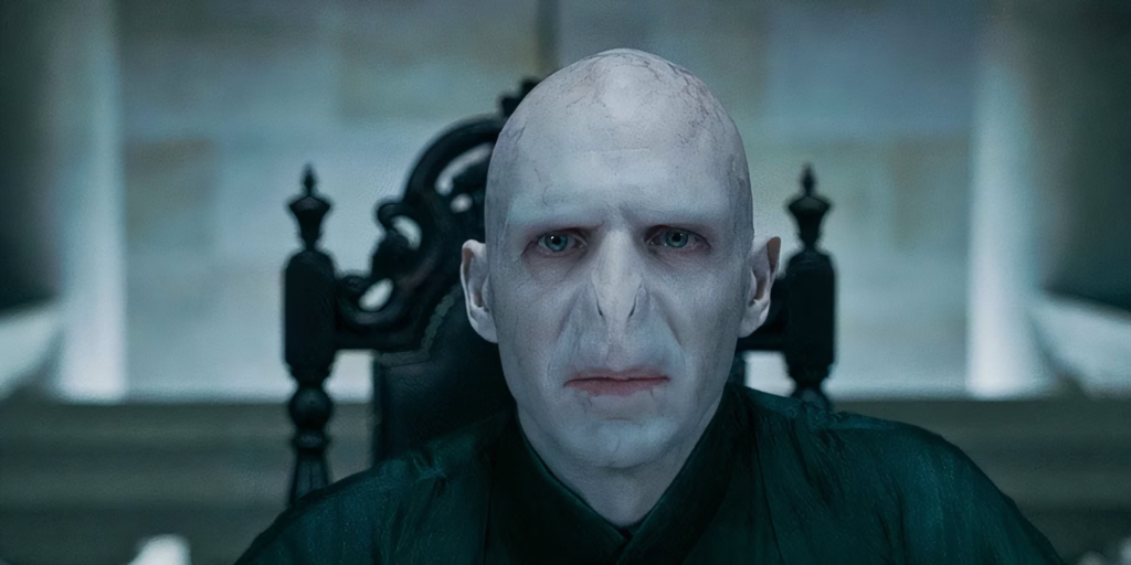 Ralph Fiennes comparte su elección de Voldemort en el reinicio de Harry Potter de HBO