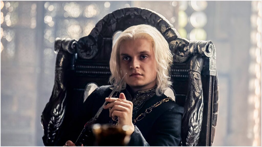 El actor de Aegon se burla de que la tercera temporada de House of the Dragon 'va a ser masiva'