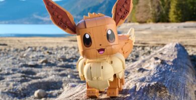 Fan de LEGO construye una versión brillante de Eevee