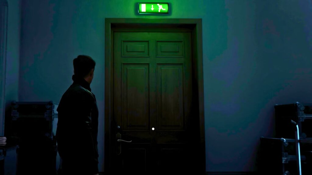 Cómo utilizar la puerta detrás del escenario de la sala de prensa (detrás de escena) en 007 First Light